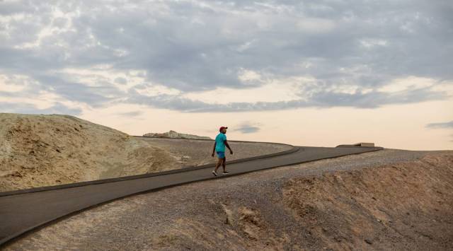 Wildfires explode as heat wave scorches the West for another day