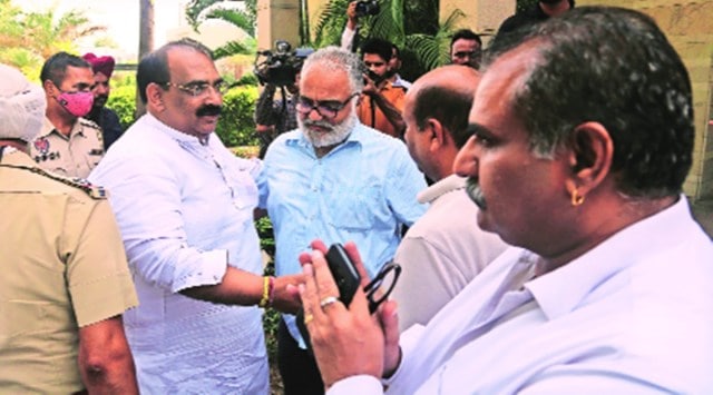 State BJP president Ashwani Sharma arrives at the residence of senior leader Kamal Chaitely (center) in Ludhiana, on Tuesday. Gurmeet Singh