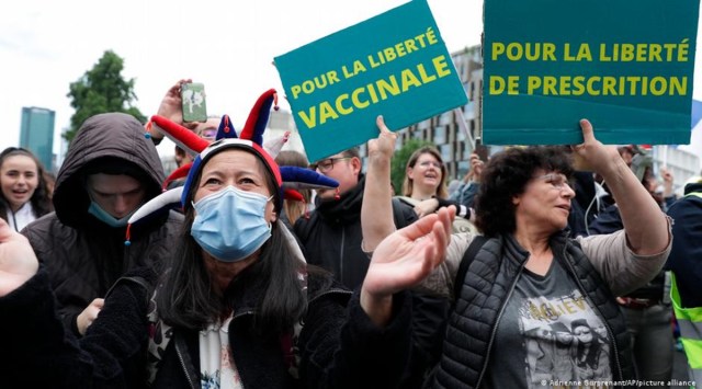 France, Italy, coronavirus, COVID-19, health pass, Green pass, protests, demonstrations, indian express, indian express news