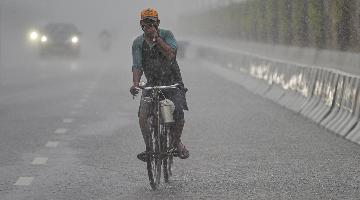 Delhi weather: Moderate rain likely today, says IMD