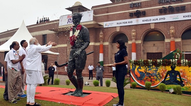 Prime Minister Narendra Modi pays floral tribute to Indian Hockey player, Major Dhyan Chand, as the government renames the Rajiv Gandhi Khel Ratna Award to Major Dhyan Chand Khel Ratna Award, in New Delhi on Friday. (ANI Photo)