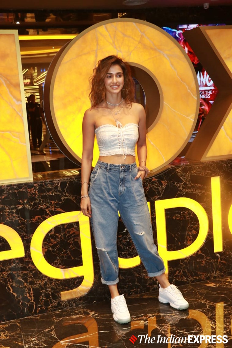 jeans, jeans fashion, how to look fashionable in jeans, how to look fashionable in boyfriend jeans, boyfriend jeans style tips, fashion, indian express news