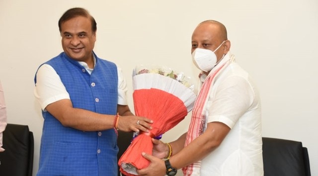 Assam CM Himanta Biswa Sarma with Sushanta Borgohain on Sunday. | Photo: Twitter/Himanta Biswa Sarma 