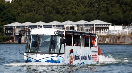 Amphibious tour buses, paris tourist attraction,