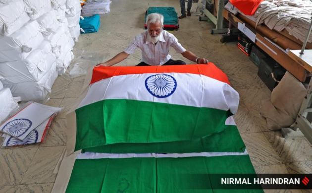 Independence Day, Independence Day 2021, Indian Independence Day, flags, making of the Indian flag, making of the tricolour flag, photos, indian express news
