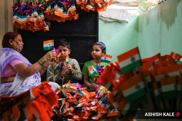 Independence Day, Independence Day 2021, Indian Independence Day, flags, making of the Indian flag, making of the tricolour flag, photos, indian express news