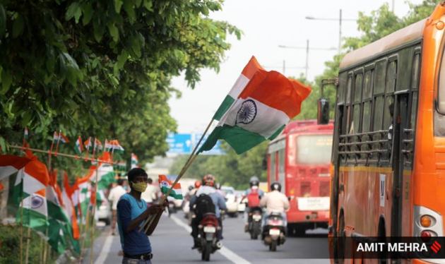 Independence Day, Independence Day 2021, Indian Independence Day, flags, making of the Indian flag, making of the tricolour flag, photos, indian express news