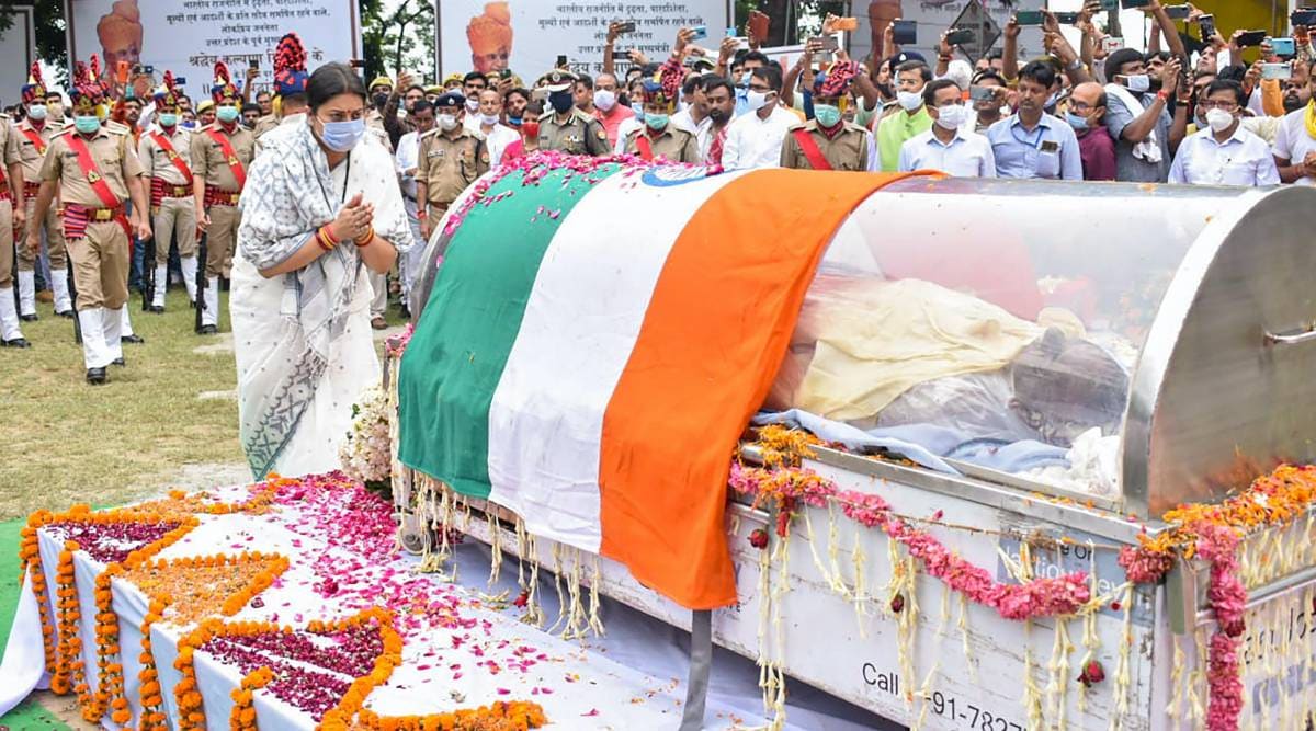 Union Minister Smriti Irani pays homage to former UP chief minister Kalyan Singh during his funeral, at Narora in Bulandshahr, Monday, Aug 23, 2021. (PTI Photo)