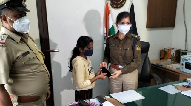 SP Kodagu Kshama Mishra hands over phone to Hrithiksha. (Express Photo)
SP Kodagu Kshama Mishra hands over phone to Hrithiksha. (Express Photo)
