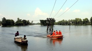 kolkata weather report, kolkata weather now, kolkata rain news, kolkata rainfall, kolkata rain today, kolkata weather imd, kolkata weather live, kolkata weather today hourly, kolkata weather news, kolkata weather update, Kolkata rain, Kolkata floods, kolkata waterlogging, Kolkata weather, Kolkata weather forecast, Kolkata rain update, Kolkata news, Bengal floods, Indian Express