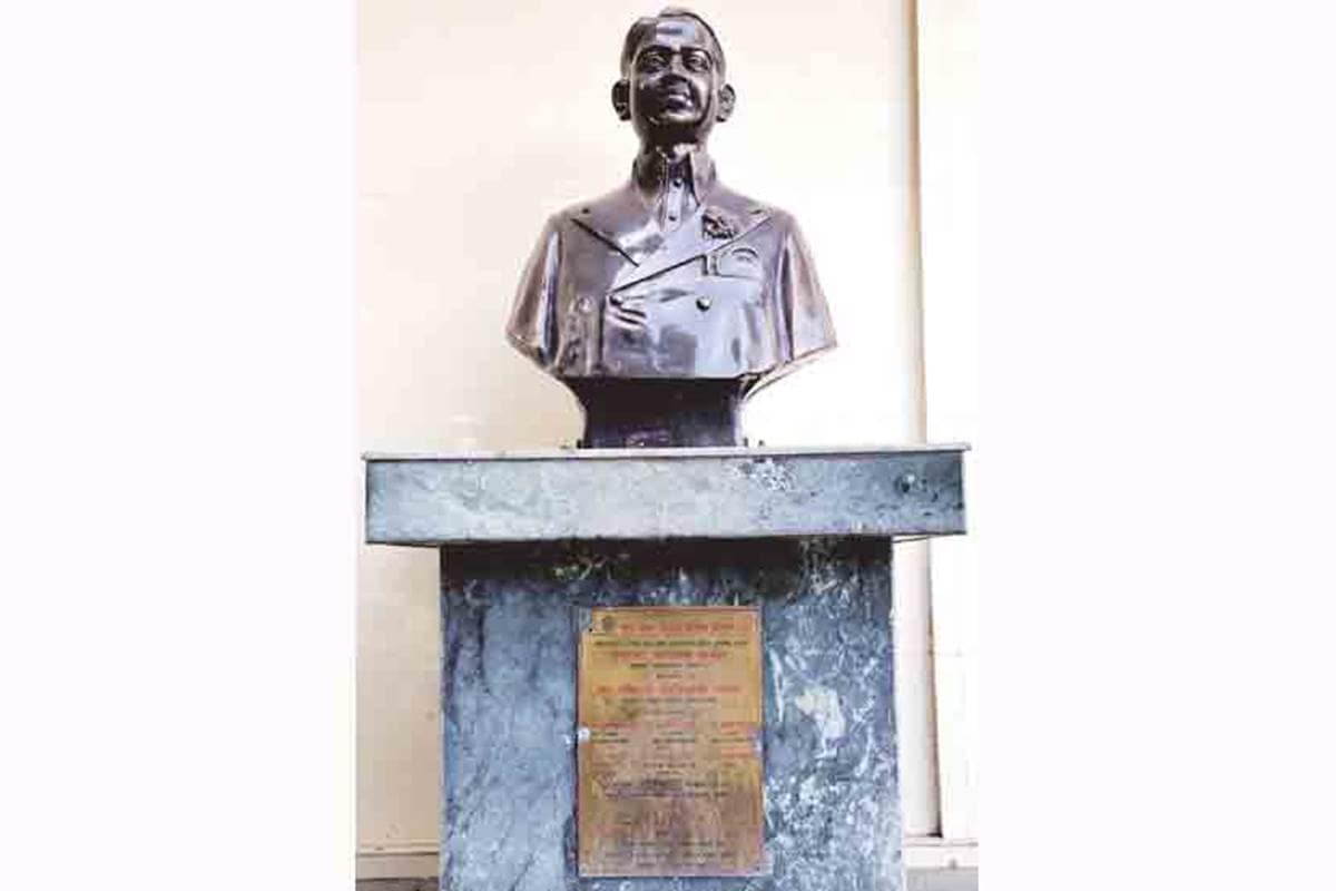 Mohanrao Shete's team enacted the entire incident in which Dabhade was martyred while hoisting the Indian tricolour 79 years ago after Mahatma Gandhi gave the slogan of Quit India Movement to make the British leave the country. Image: Loksatta