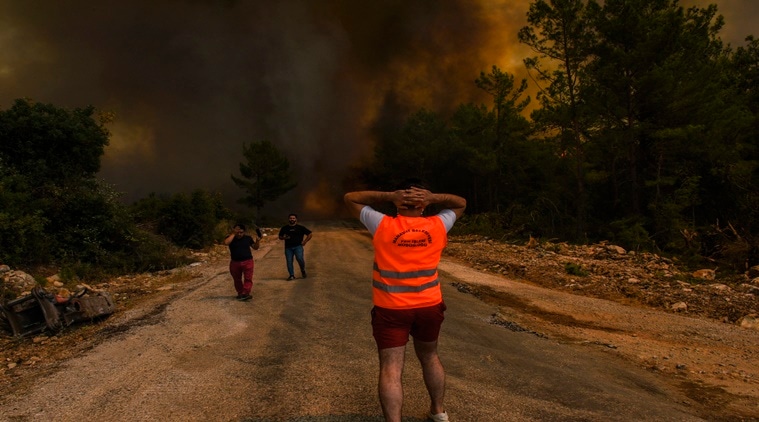 Incendio que alcanzó la central eléctrica de Turquía contenido, otros arden