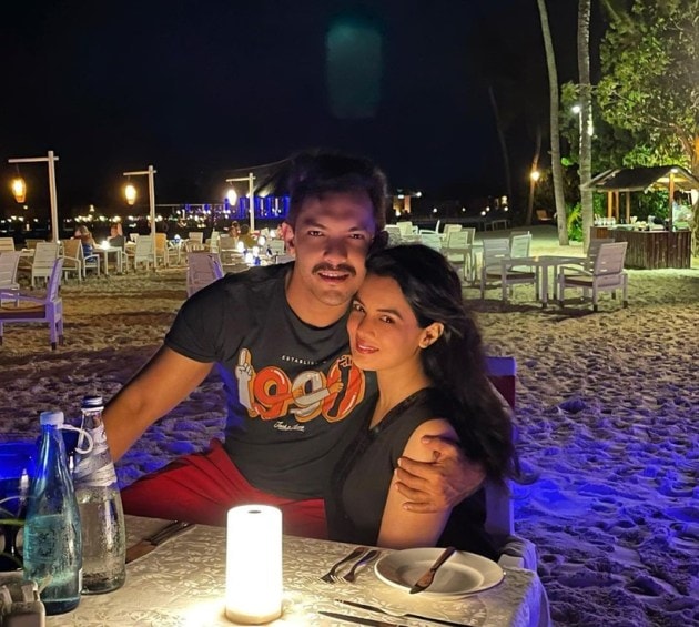 All Photos Of Aditya Narayan, Wife Shweta Agarwal From Maldives 