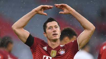 Bayern Munich news: Robert Lewandowski sets Bundesliga goal record