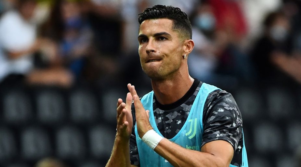 Manchester United complete signing of Cristiano Ronaldo from Juventus