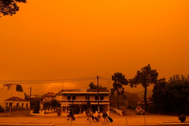 greece wildfire photos, greece wildfires, greece forest fire photos, greece forest fires, greece heat wave, greece heat wave photos, evia island fire photos, evia island wildfire photos, evia island forest fire, wildfire rescue greece, wildfire rescue evia, greece photos