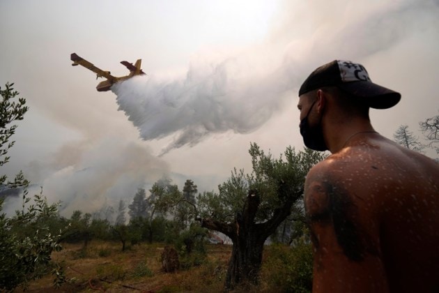 greece wildfire photos, greece wildfires, greece forest fire photos, greece forest fires, greece heat wave, greece heat wave photos, evia island fire photos, evia island wildfire photos, evia island forest fire, wildfire rescue greece, wildfire rescue evia, greece photos