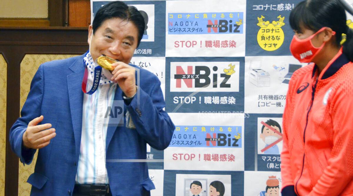 The medal bite has become a staple of Olympic photo-ops — but for the winners themselves, not others. (AP)