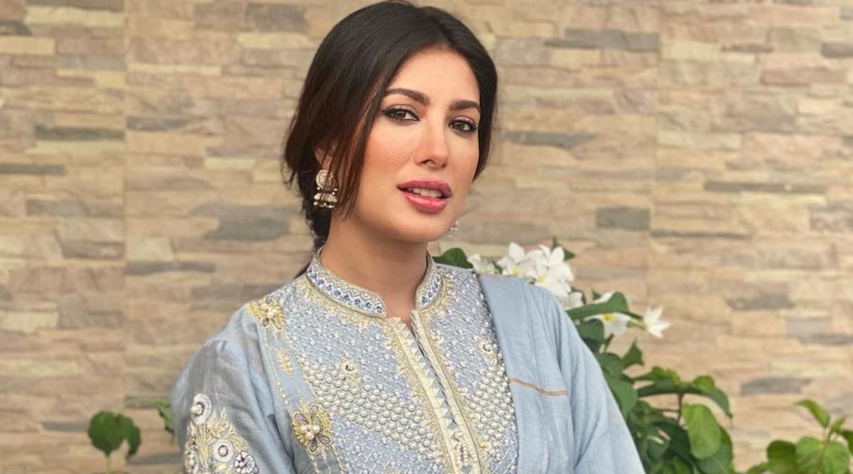 Mehwish Hayat slams trolls who commented on her bra colour ...