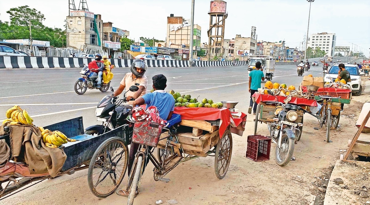 Fruit vendors on the highway near Desumajra at Kharar, Mohali, on Sunday,  (Photo: Jasbir Malhi)