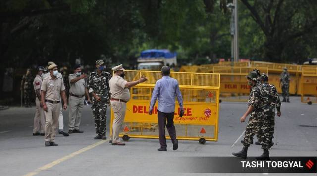 Delhi Police near Jantar Mantar in New Delhi (Express Photo by Tashi Tobgyal/File)