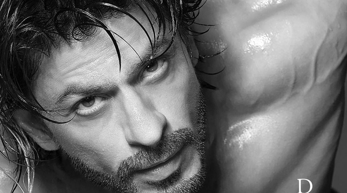 shah-rukh-khan-is-charismatic-ferocious-in-dabboo-ratnani-s-2021