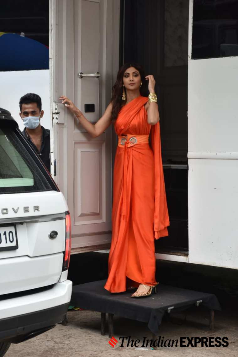 Shilpa Shetty se roba el espectáculo cuando sale con un vestido sari; ver fotos