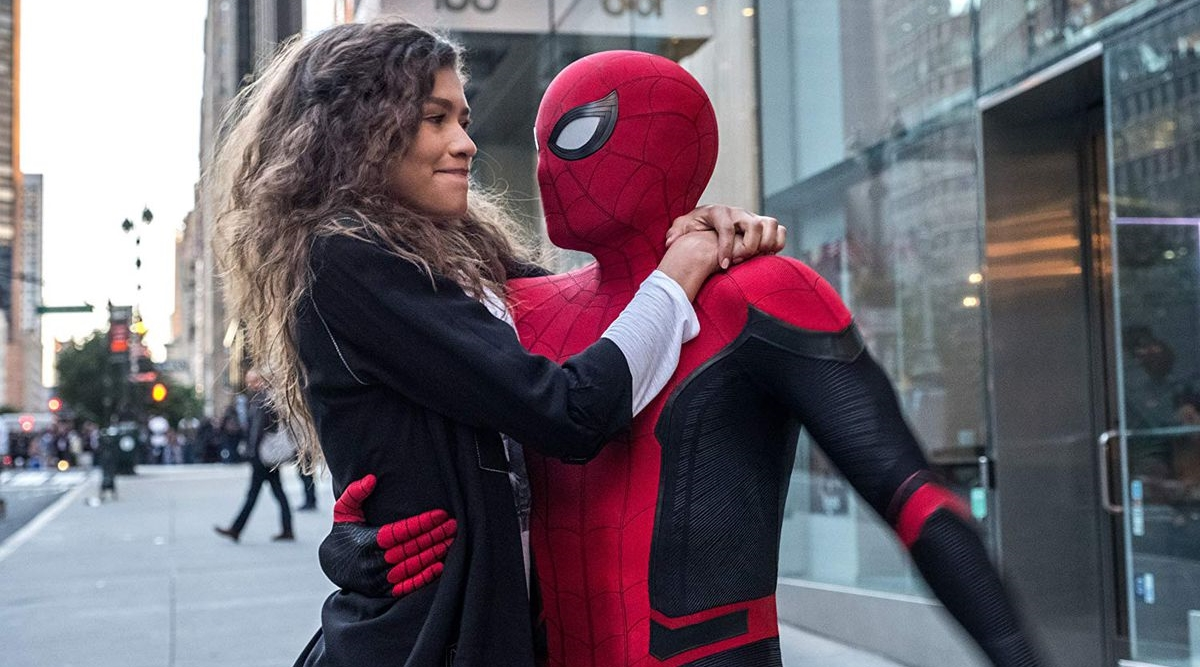 Spider-Man No Way Home: Tom Holland hides his face as he's spotted with  Zendaya on sets, see pics | Entertainment News,The Indian Express