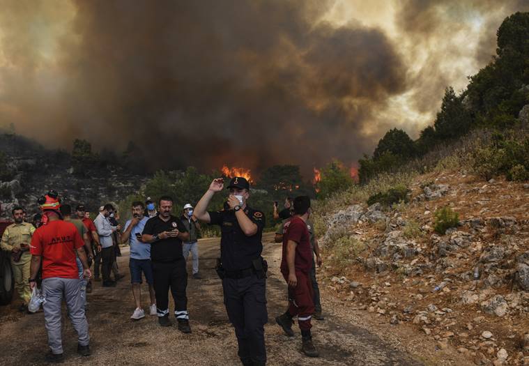 Tourists, villagers flee as wildfires ravage Turkish resorts
