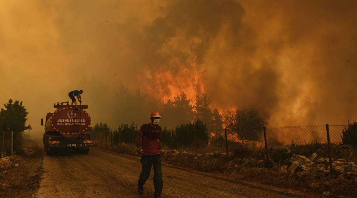 Tourists, villagers flee as wildfires ravage Turkish resorts
