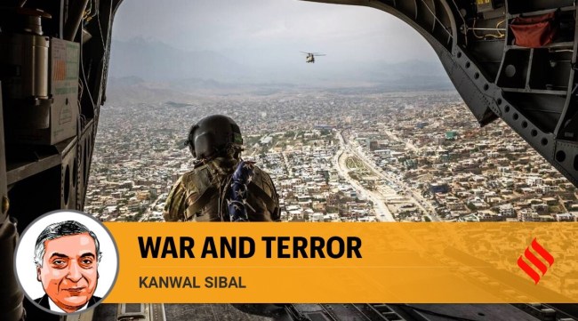 A US Army Chinook helicopter flies over Kabul, Afghanistan, May 2, 2021. (The New York Times: Jim Huylebroek)