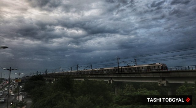 Delhi remains under a cloud cover. (Express Photo: Tashi Tobgyal)