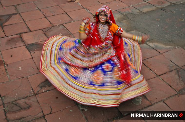 Garba, Garba dance, Garba dancers, Garba dancers practising, Navratri 2021, Garba during Navratri, Garba dancers in Gujarat, PM Modi, Sonu Sood, indian express news