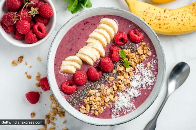 smoothie bowl, what are smoothie bowl, how to make a smoothie bowl, health benefits of smoothie bowl, smoothie bowl for breakfast, healthy breakfast option, healthy eating, indian express news