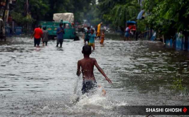 Incessant Rains In Kolkata Throw Life Out Of Gear 