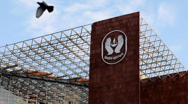 A bird flies past the logo of Life Insurance Corporation of India (LIC) at one of its offices in New Delhi, India September 14, 2021.  (REUTERS/File Photo)