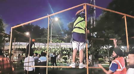 With talks failing, by evening, the protesters began to pitch tents to prepare for an indefinite sit-in. (Express Photo: Sukhbir Siwach)