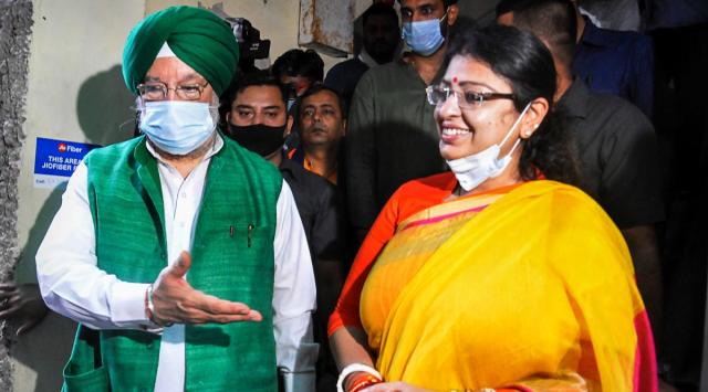 Kolkata: Union Minister Hardeep Singh Puri during door-to-door campaign in support of BJP candidate Priyanka Tebrewal (L) from Bhabanipur constituency, who is contesting by-election against West Bengal Chief Minister and TMC candidate Mamata Banerjee, in Kolkata, Wednesday, Sept. 22, 2021. (PTI Photo)