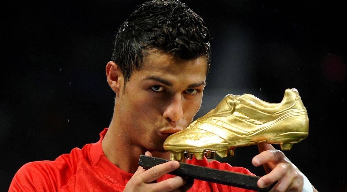 Manchester United smash shirt sale records after Cristiano