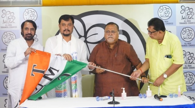 Joining the TMC in the presence of party secretary general Partha Chatterjee, Soumen Roy said he was not comfortable in the BJP camp and wanted to take part in the development initiatives by Chief Minister Mamata Banerjee. (Photo: Twitter/@AITCofficial)