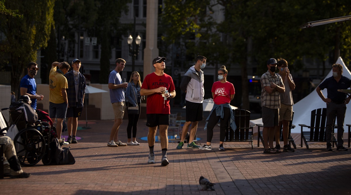 US covid deaths covid cases vaccine