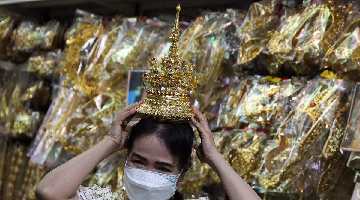 K Pop Sensation Lisa Thrills Thai Fans With Traditional Headgear Life