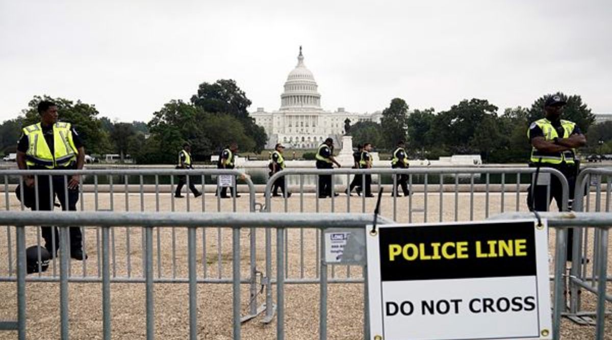 In mezzo a una stretta sicurezza, piccole folle pro-Trump al Campidoglio degli Stati Uniti