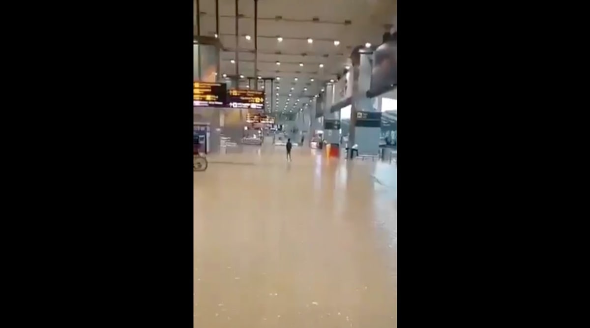 Delhi Even World Class Igi Airport Not Spared As T3 Forecourt Is Waterlogged Delhi News