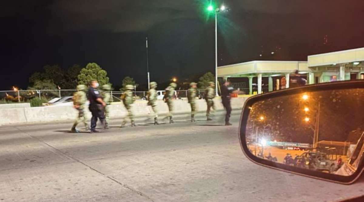 US border agents briefly detain 14 Mexican soldiers in El Paso | World ...