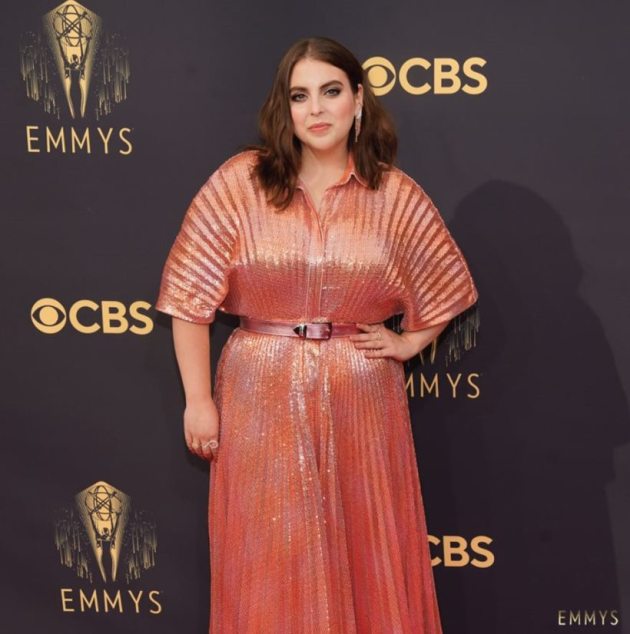 Beanie Feldstein, emmys, emmys 2021