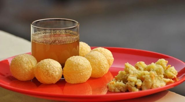Street vendor in Bhopral offers free 'pani-puri' to celebrates daughter's birth, bhopal street vendor offers free pani puri viral story, trending, indian express, indian express news