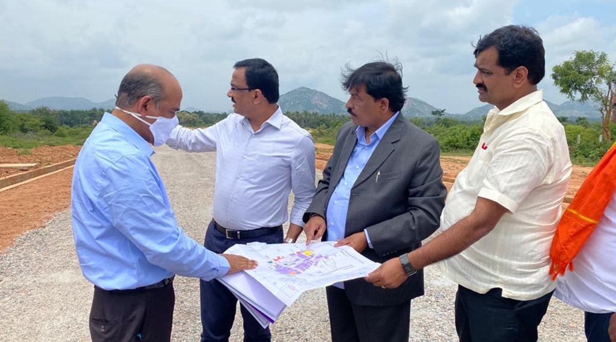 Karnataka Minister asks officials to provide worldclass facilities at