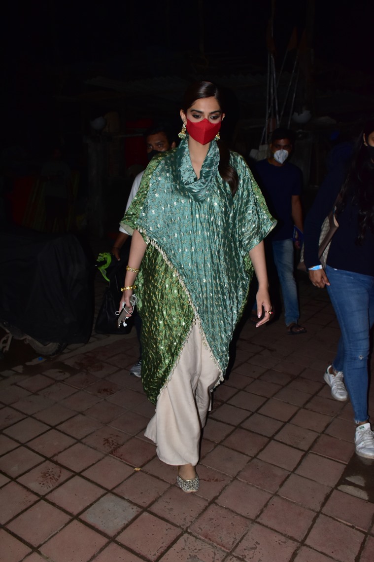 Sonam added a twist to a gold saree and we didn't see it coming