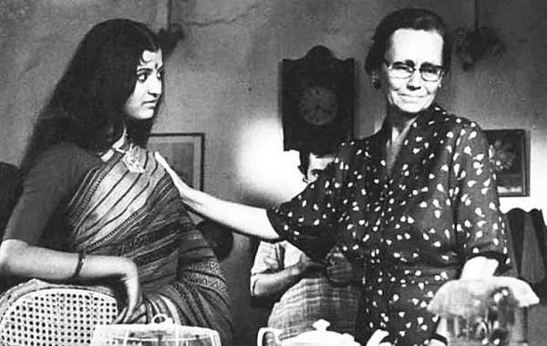 Still from 36 Chowringhee Lane.